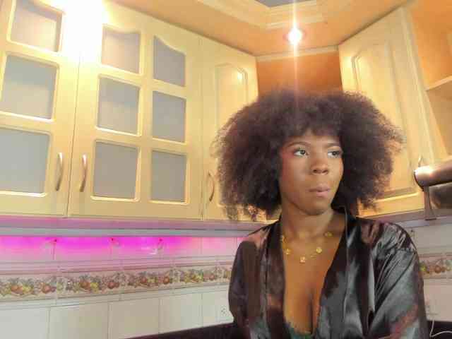 AmiraJones webcam
