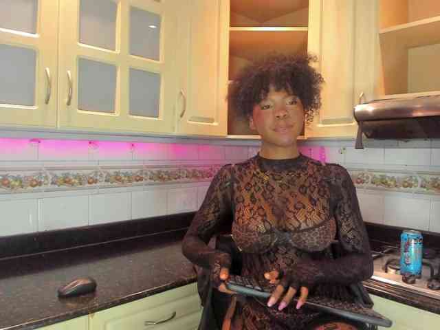 AmiraJones webcam
