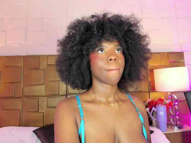 AmiraJones webcam
