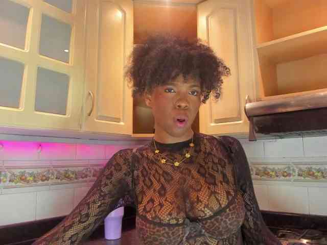 AmiraJones webcam
