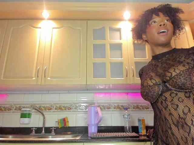 AmiraJones webcam
