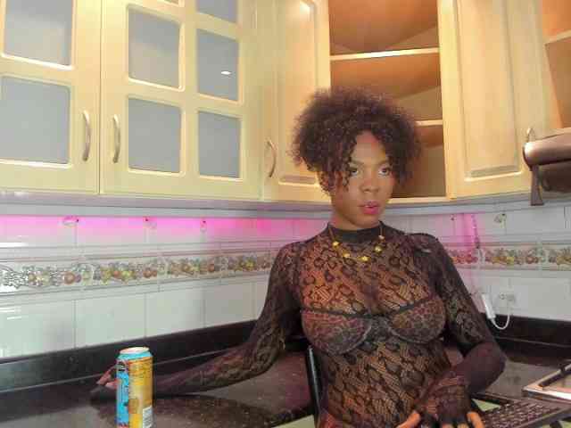 AmiraJones webcam