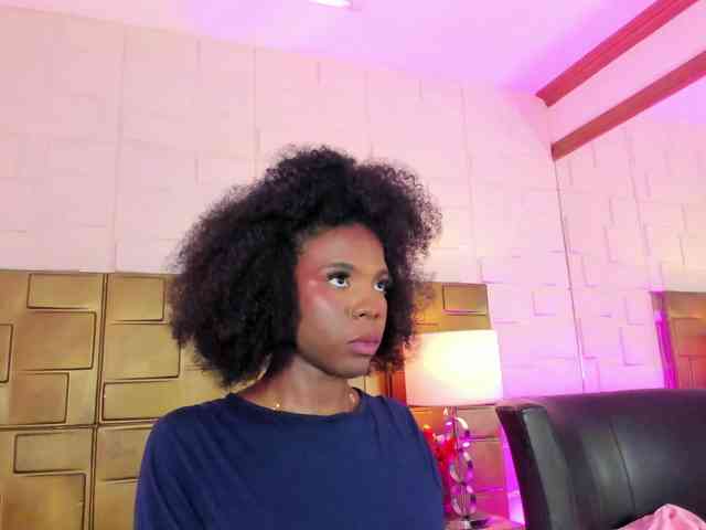 AmiraJones webcam