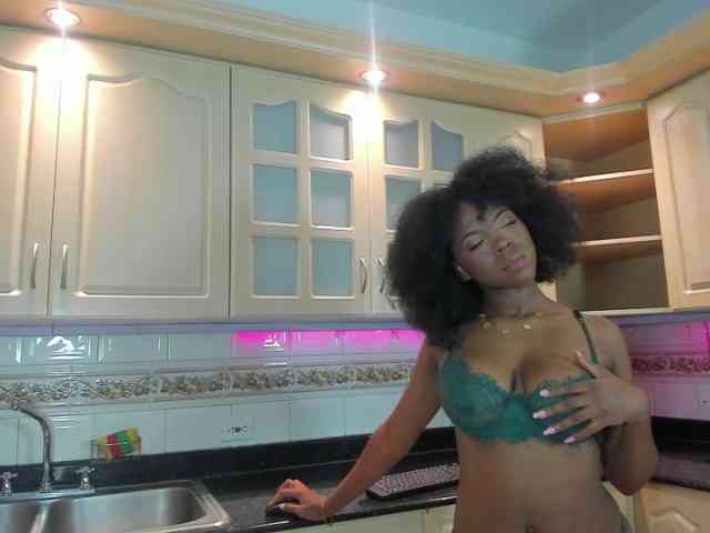 AmiraJones webcam