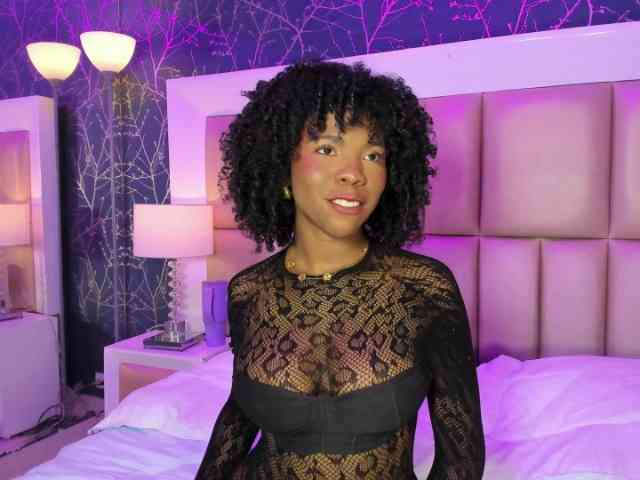 AmiraJones webcam