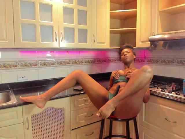 AmiraJones webcam