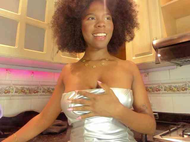 AmiraJones webcam