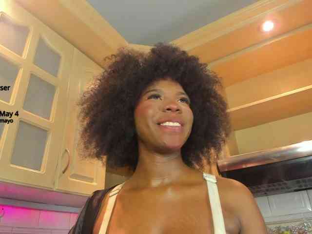 AmiraJones webcam