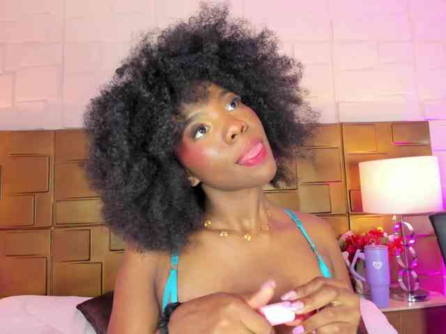 AmiraJones webcam