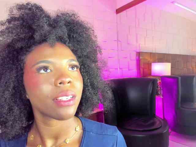 AmiraJones webcam