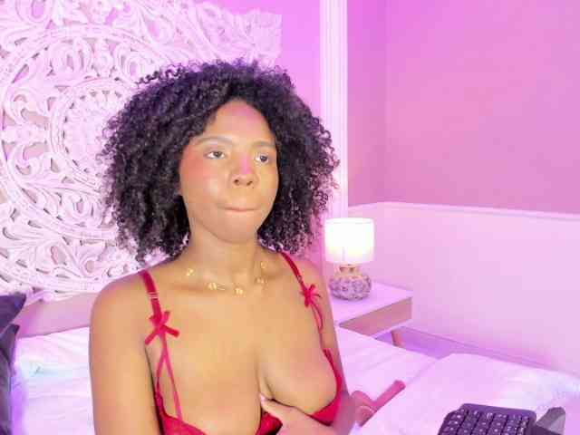 AmiraJones webcam