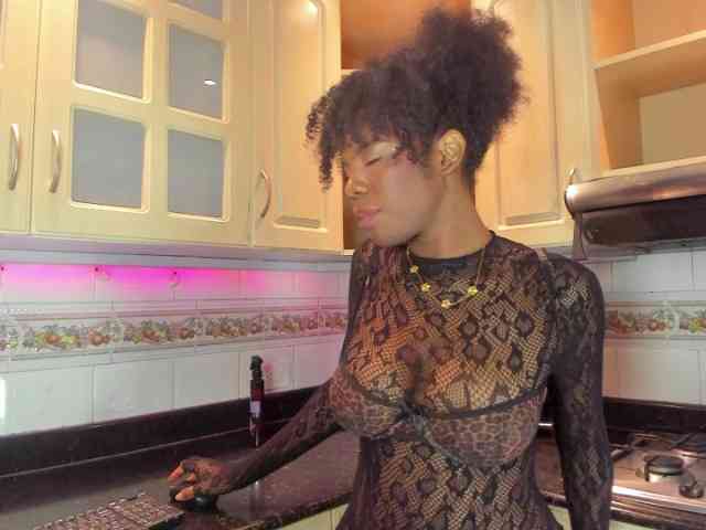 AmiraJones webcam