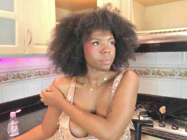 AmiraJones webcam