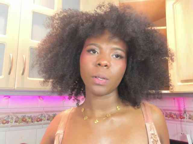 AmiraJones webcam