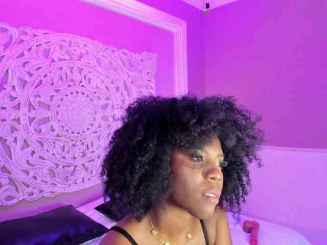 AmiraJones webcam