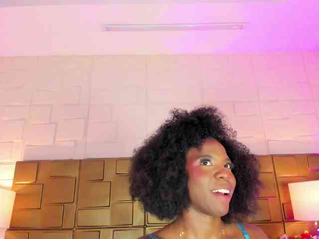 Model: AmiraJones
