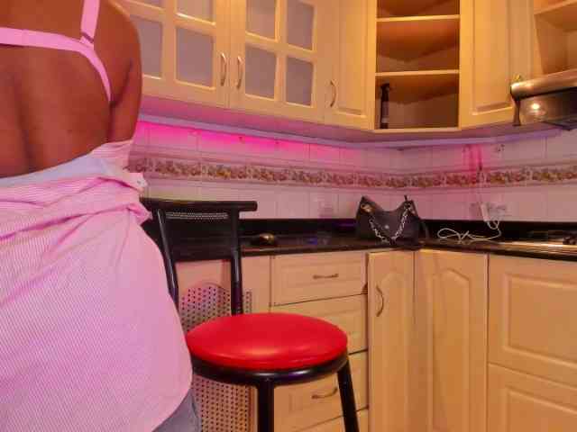 AmiraJones webcam