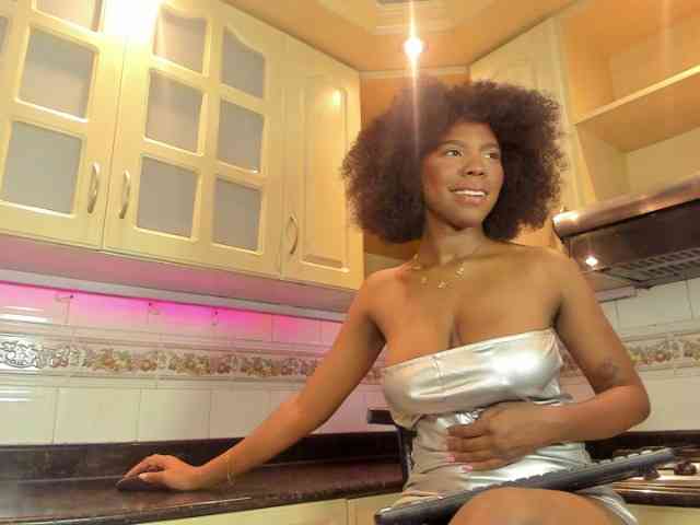 AmiraJones webcam