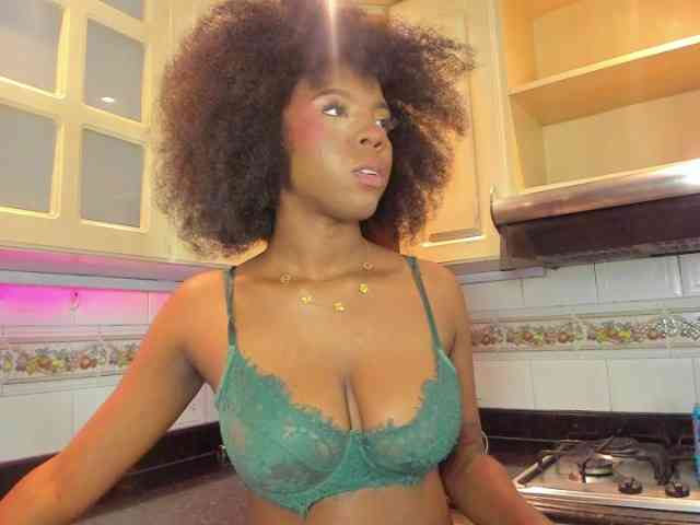 AmiraJones webcam