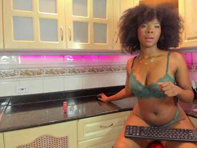 AmiraJones webcam