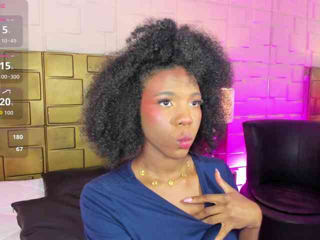 AmiraJones webcam