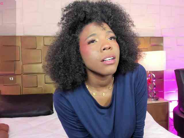 AmiraJones webcam
