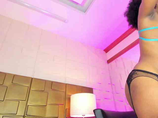 AmiraJones webcam