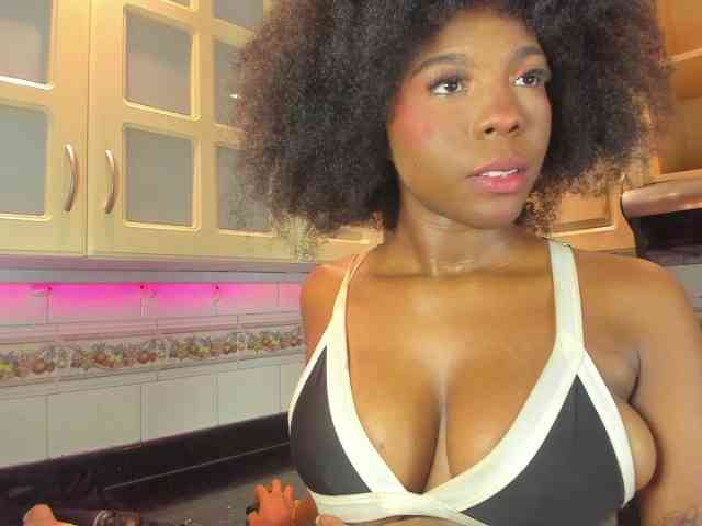 AmiraJones webcam