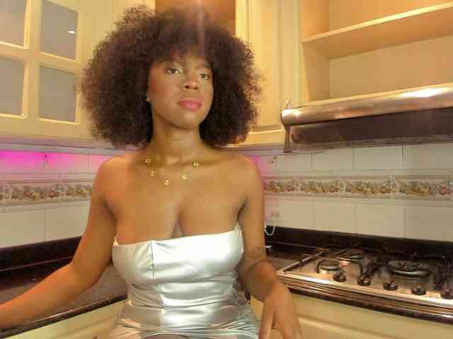 AmiraJones webcam