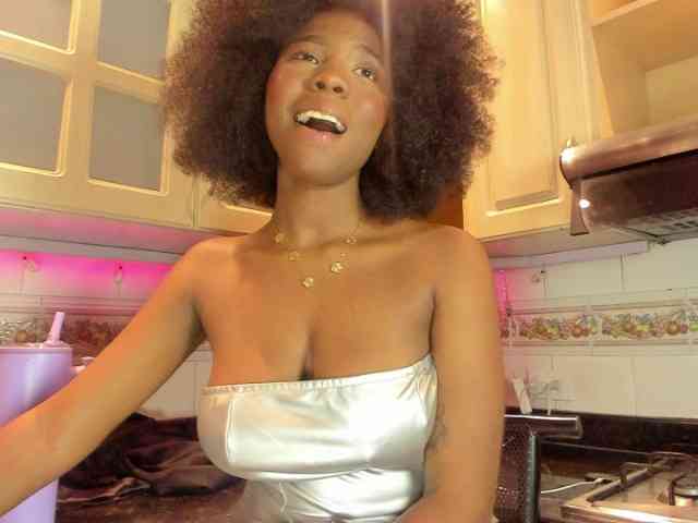 AmiraJones webcam