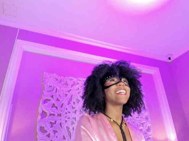 AmiraJones webcam