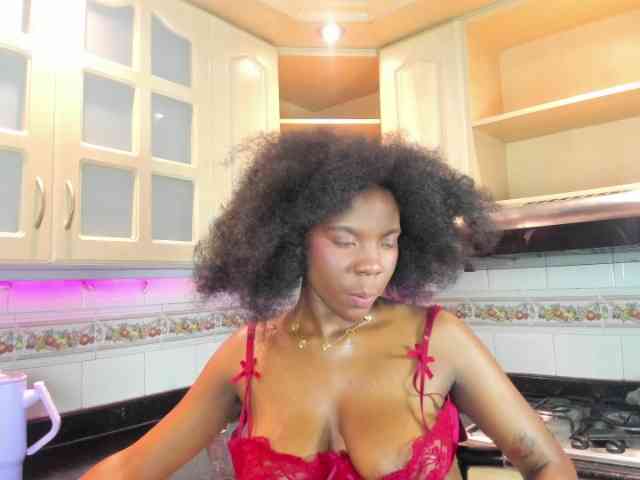 AmiraJones webcam