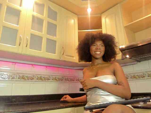 AmiraJones webcam