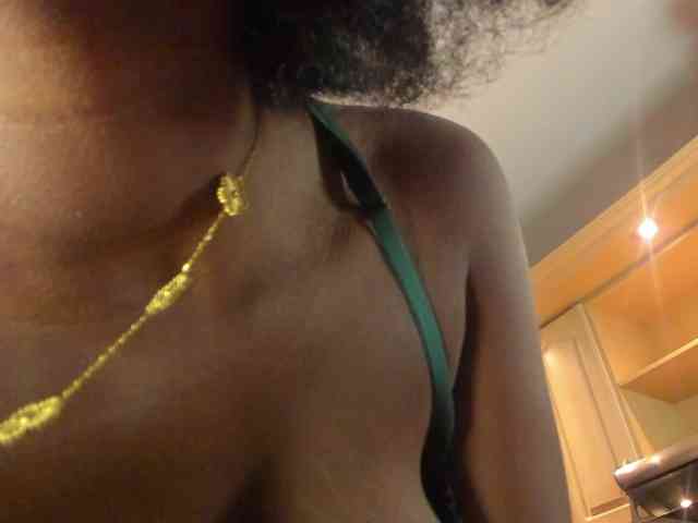 AmiraJones webcam
