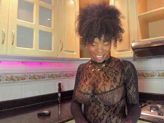 AmiraJones webcam