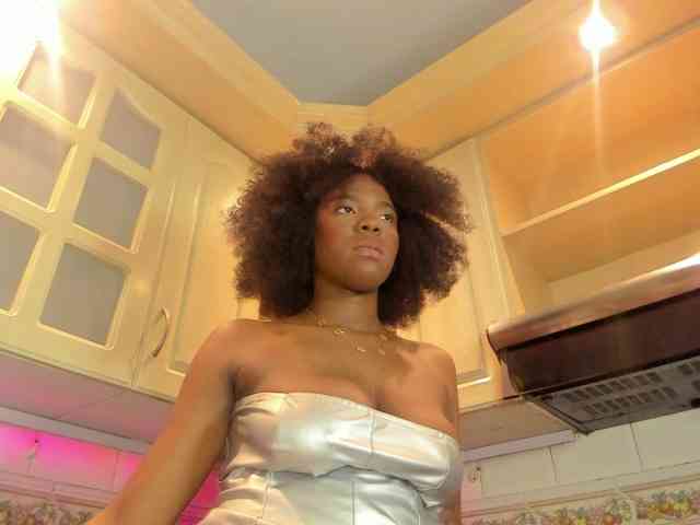 AmiraJones webcam