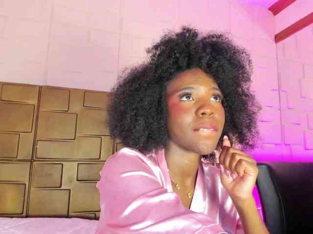 AmiraJones webcam