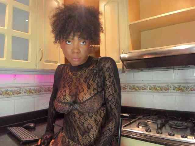 AmiraJones webcam