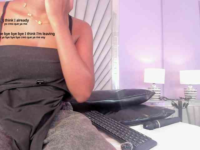 AmiraJones Live Webcam on BongaCams