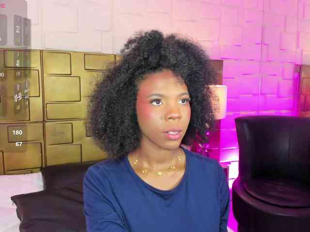 AmiraJones webcam