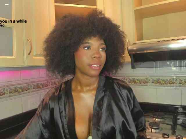 AmiraJones webcam