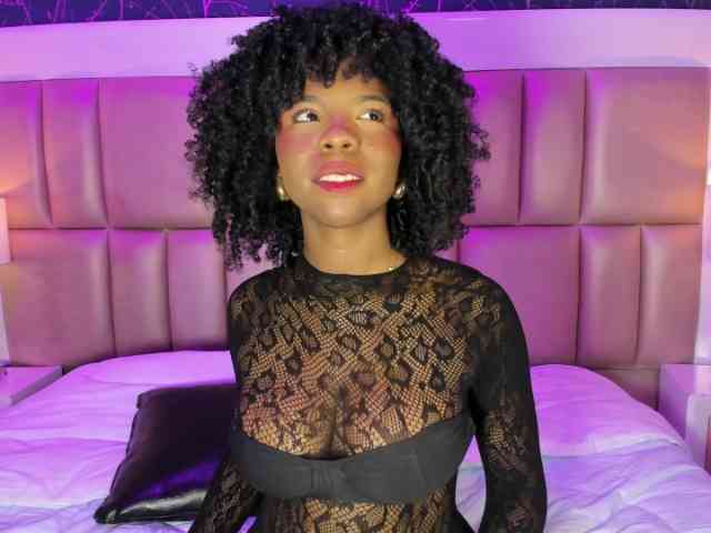 AmiraJones webcam