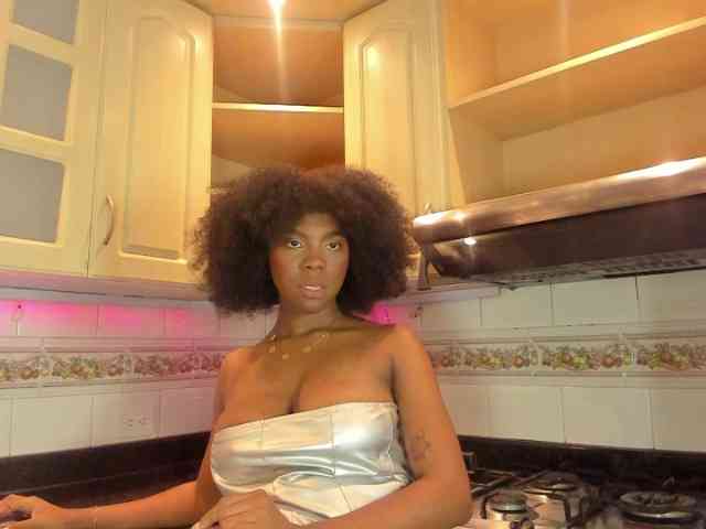 AmiraJones webcam