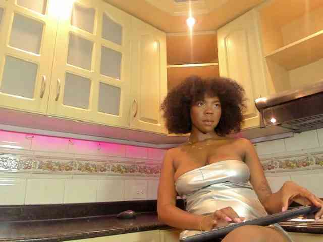 AmiraJones webcam