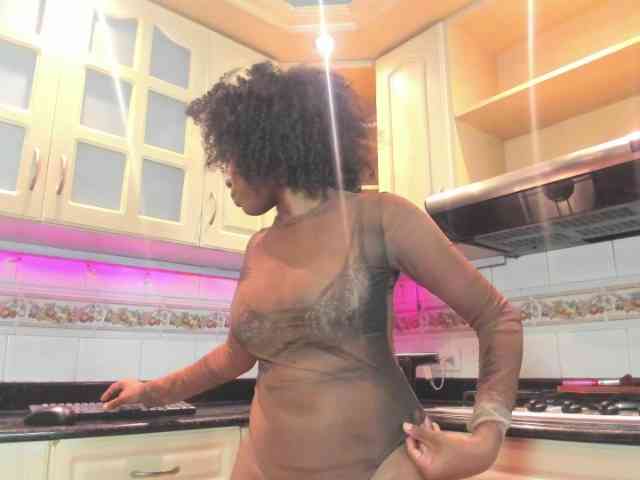 AmiraJones webcam