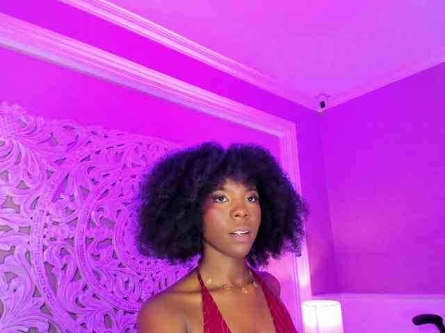 AmiraJones webcam