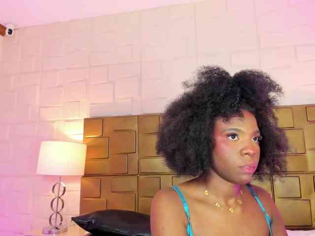 AmiraJones webcam