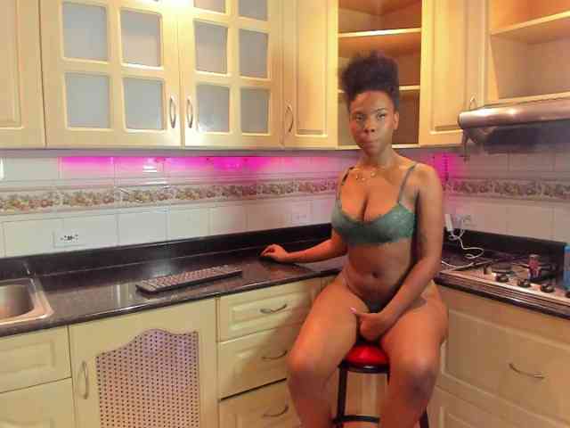 AmiraJones webcam