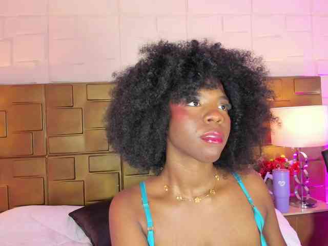 AmiraJones webcam