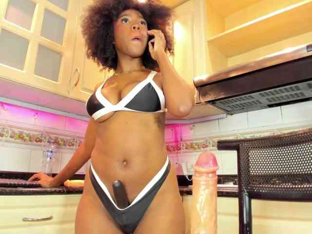 AmiraJones webcam